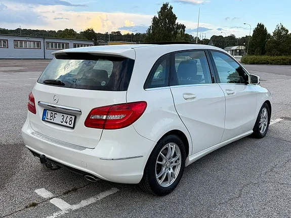 Mercedes-Benz B180 2014 photo 3