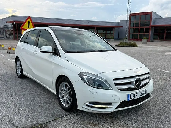 Mercedes-Benz B180 2014 photo 2