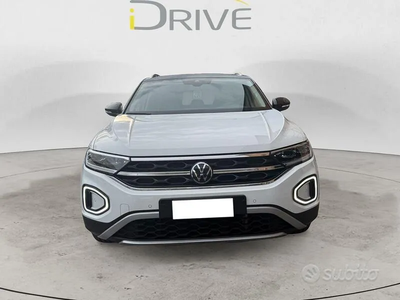 Volkswagen T-Roc 2023 photo 2