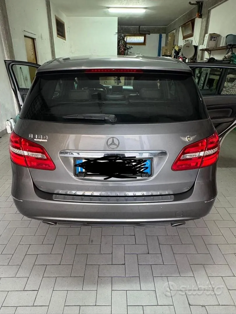 Mercedes-Benz B 180 2013 photo 2