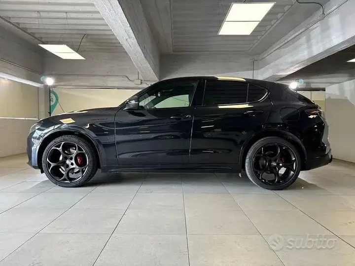 Alfa Romeo Stelvio 2023 photo 2