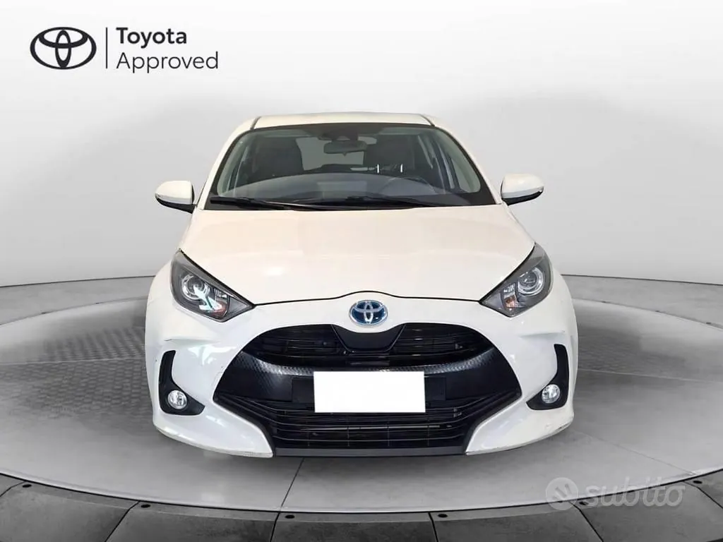 Toyota Yaris 2023 photo 2