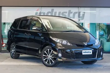 Toyota Estima 2015 photo 2