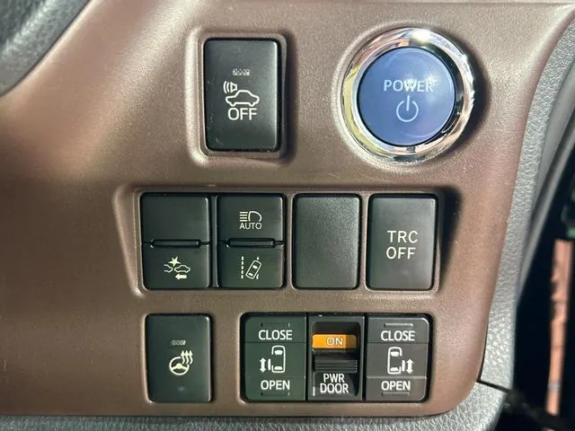 Toyota Esquaia 2017 photo 4