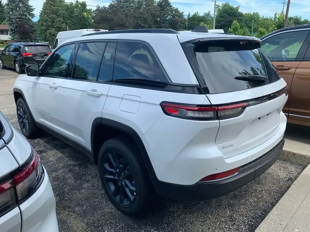 Jeep Grand Cherokee 2026 photo 4