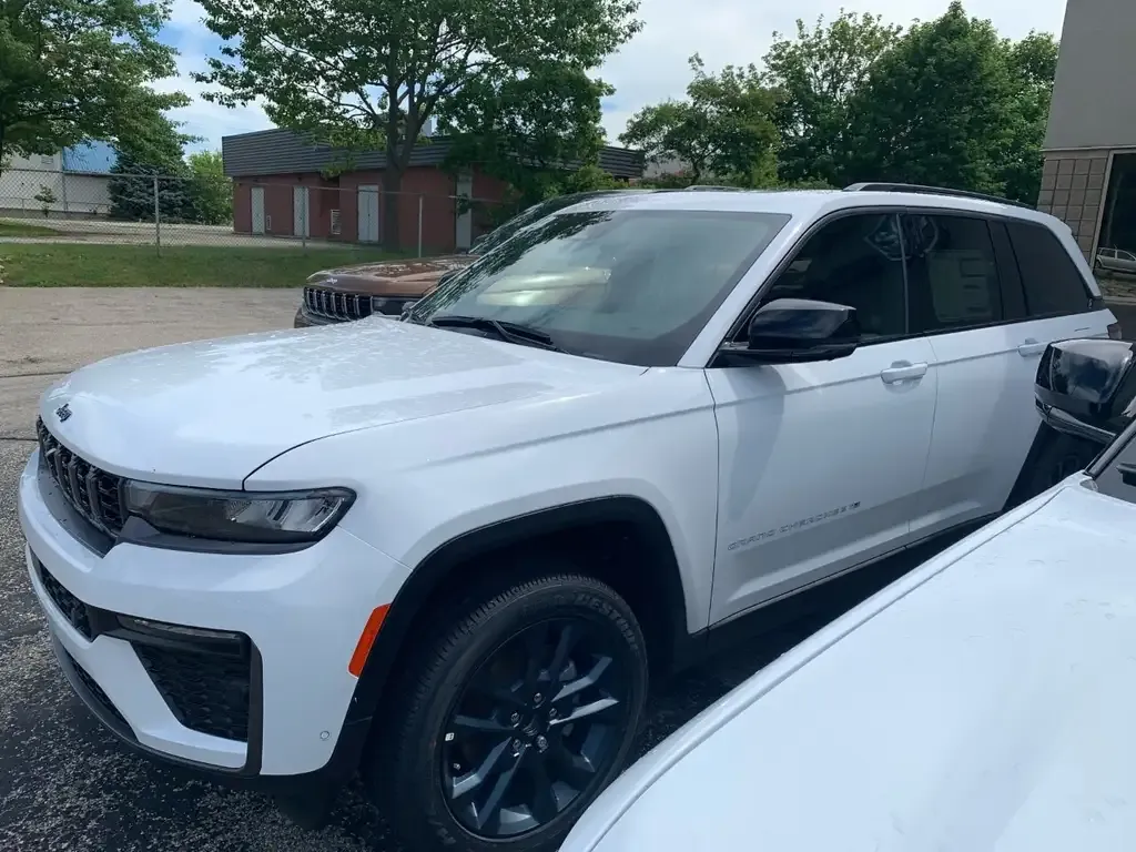 Jeep Grand Cherokee 2026 photo 3