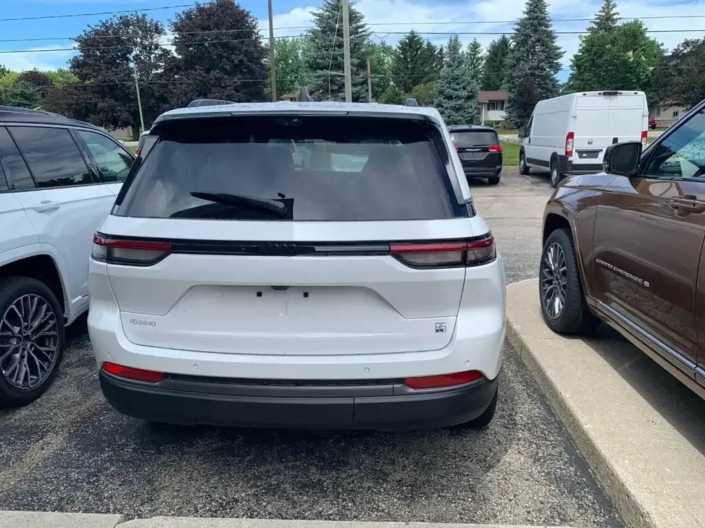 Jeep Grand Cherokee 2026 photo 5