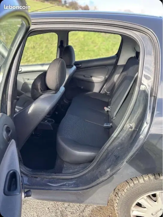 Peugeot 206 2011 photo 3
