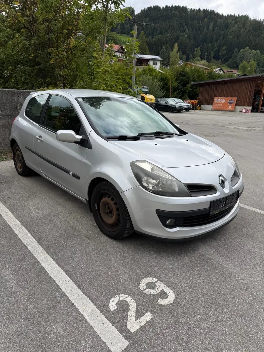 Renault Clio 2006 photo 3