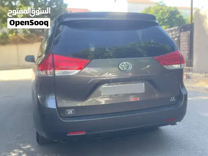 Toyota Sienna 2014 photo 3
