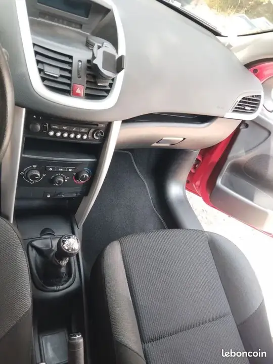 Peugeot 207 2013 photo 5