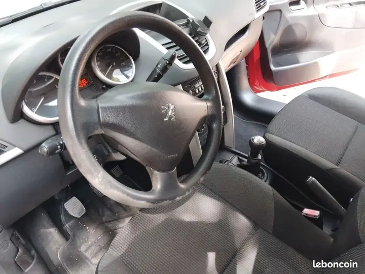 Peugeot 207 2013 photo 4