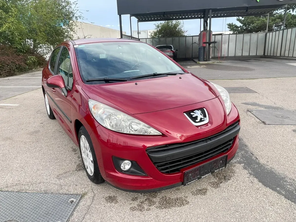 Peugeot 207 2011 photo 2