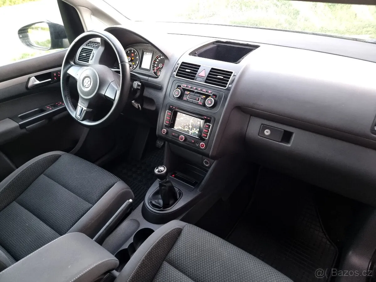 Volkswagen Touran 2023 photo 2