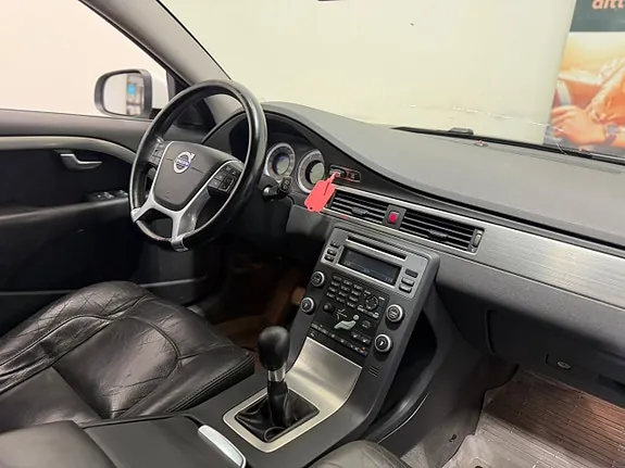 Volvo V70 2010 photo 2