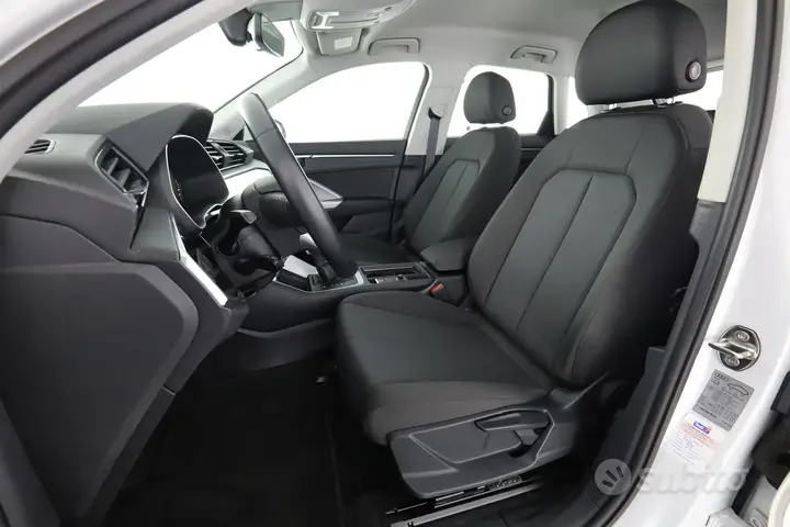 Audi Q3 2021 photo 2