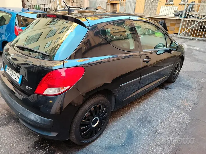 Peugeot 207 2010 photo 3