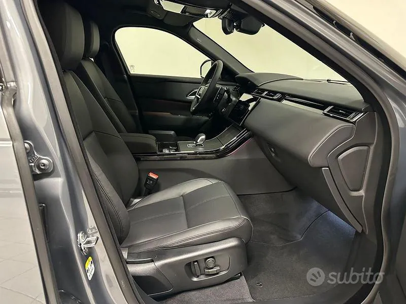 Land Rover Range Rover Velar 2025 photo 3