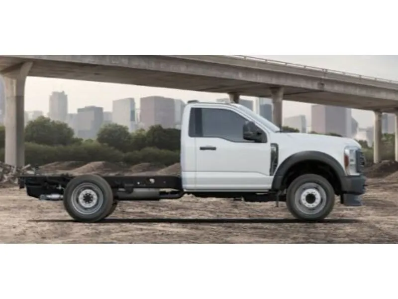 Ford F-550 2025 photo 2