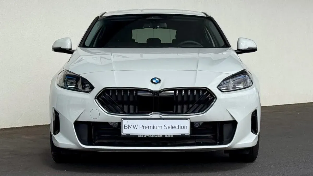 BMW 1 Series 2026 photo 2
