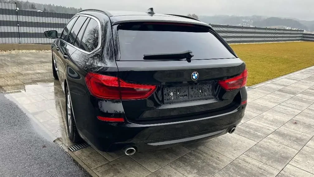 BMW 5 Series 2018 photo 2