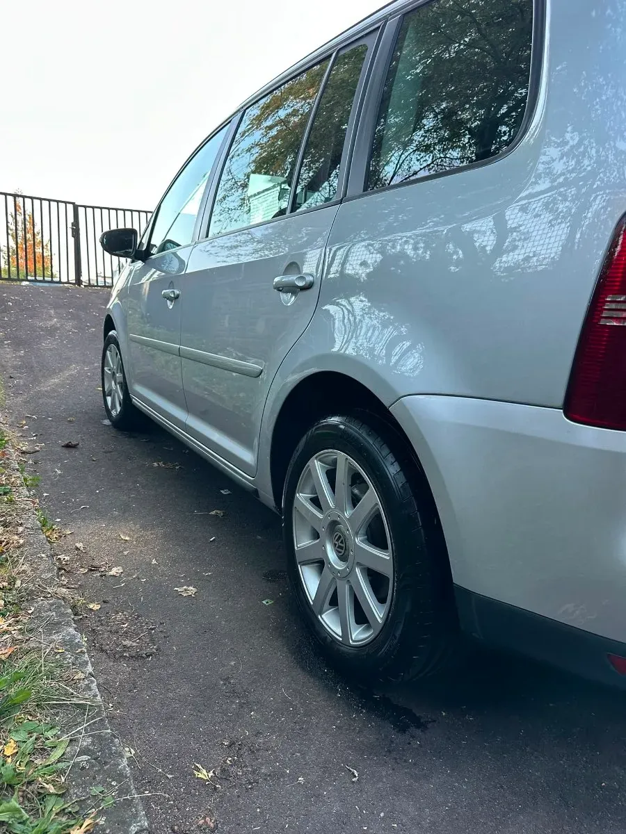 Volkswagen Touran 2010 photo 3