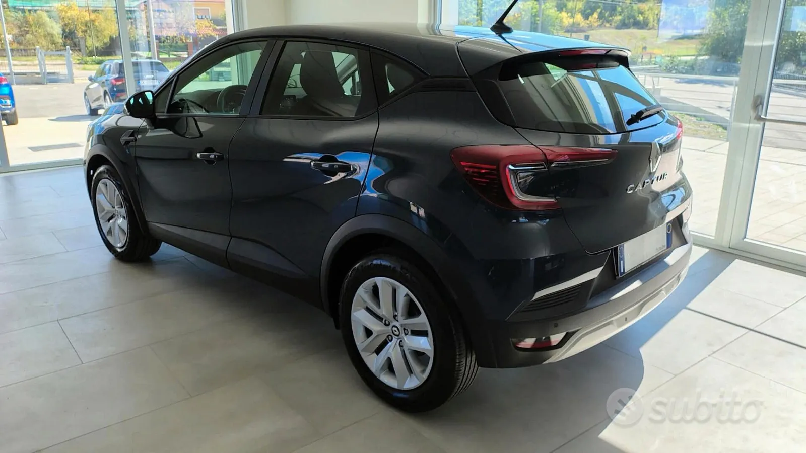 Renault Captur 2023 photo 2