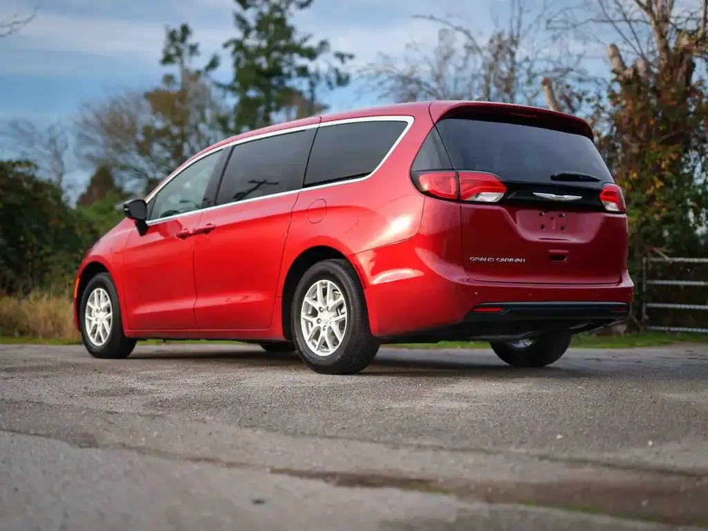 Chrysler Grand Caravan 2026 photo 4