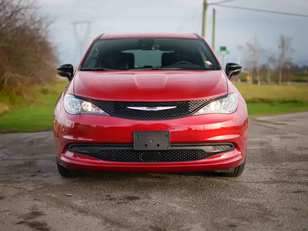 Chrysler Grand Caravan 2026 photo 2