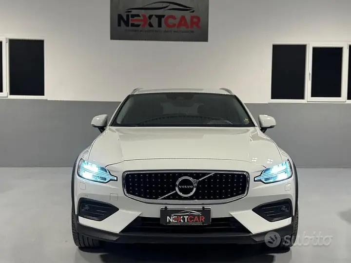 Volvo V60 Cross Country 2019 photo 2