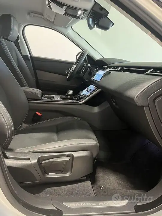 Land Rover Velar 2022 photo 4