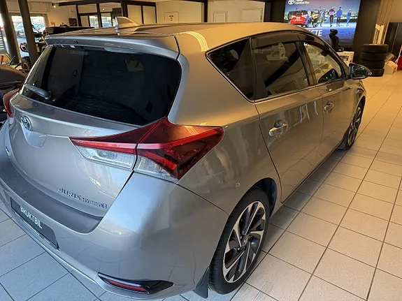 Toyota Auris 2015 photo 4