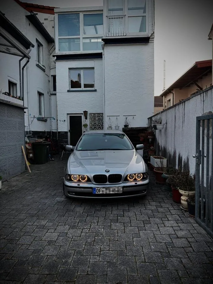 BMW 528I