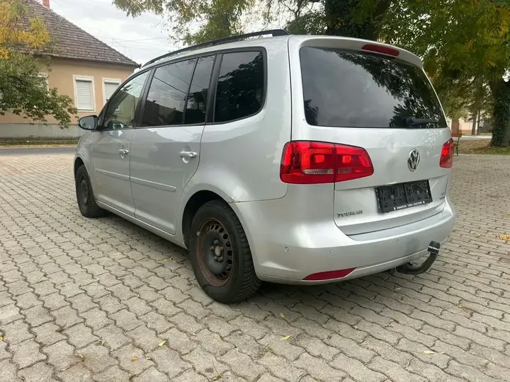 Volkswagen Touran 2011 photo 3