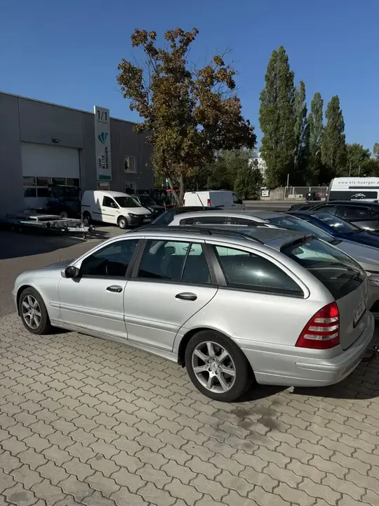 Mercedes-Benz C-Class 2004 photo 2
