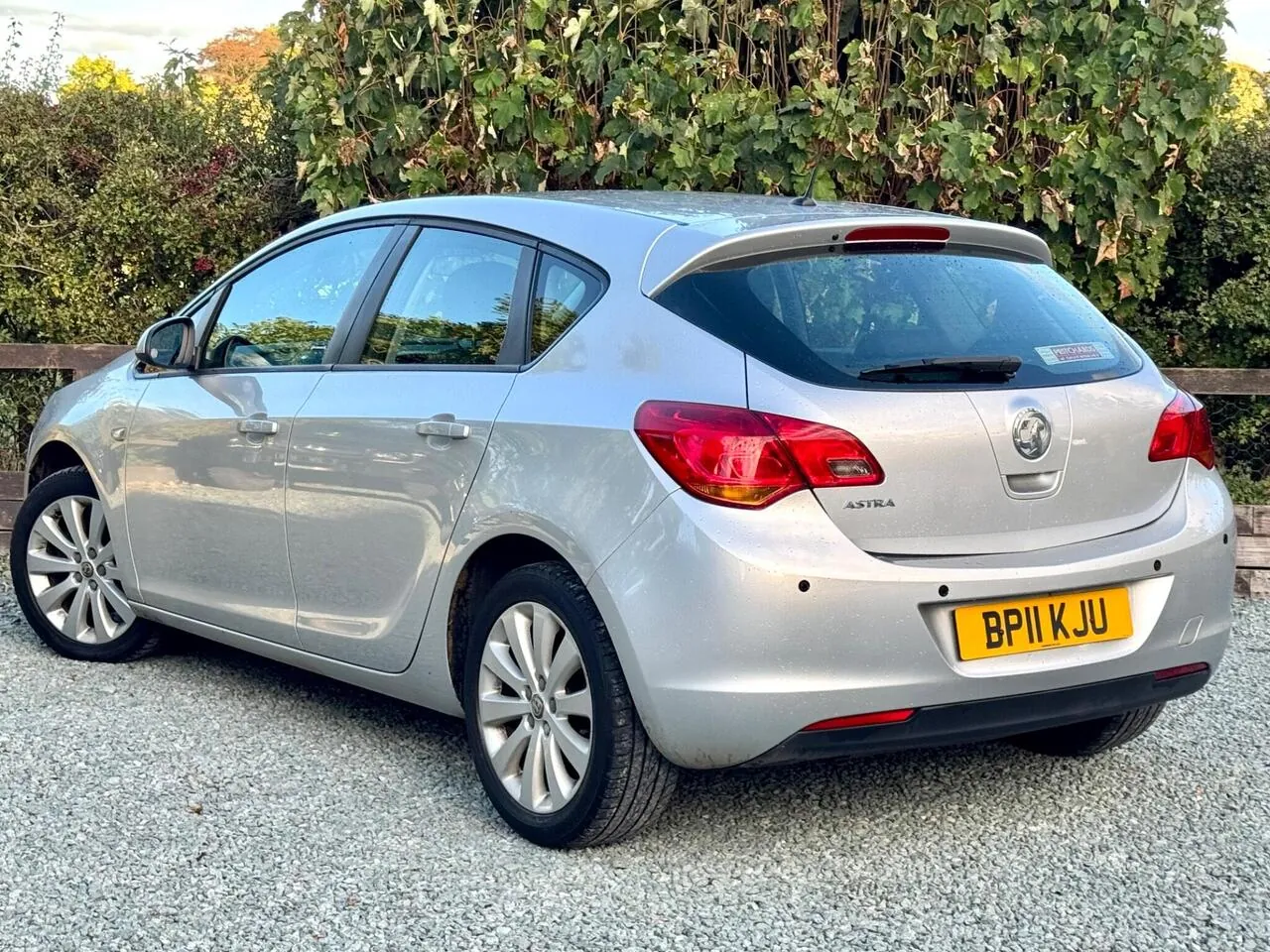 Vauxhall Astra 2011 photo 4