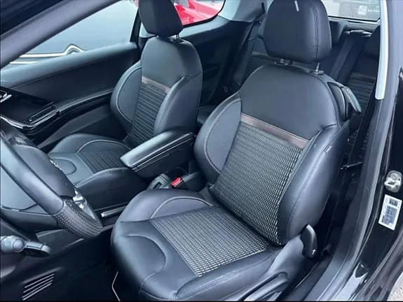 Peugeot 208 2012 photo 5
