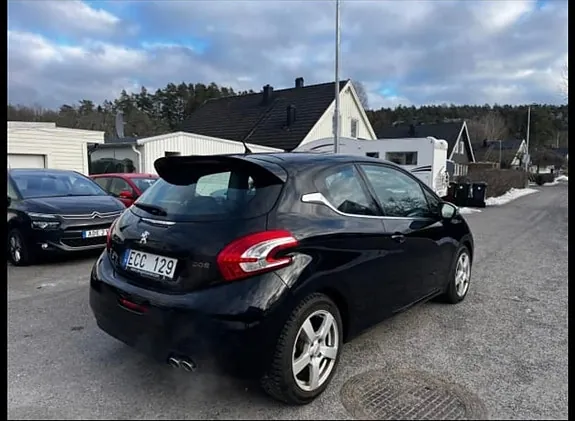 Peugeot 208 2012 photo 2