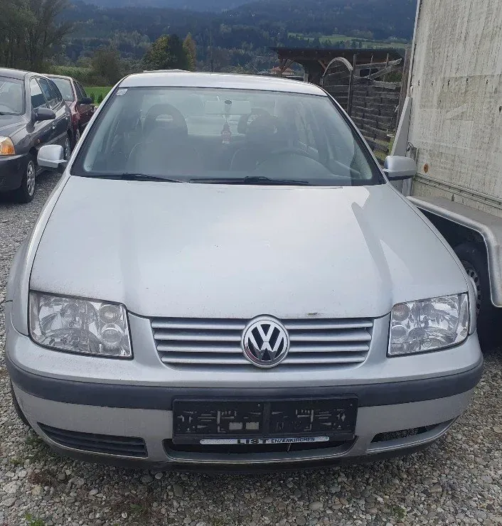 Volkswagen Bora 2001 photo 2