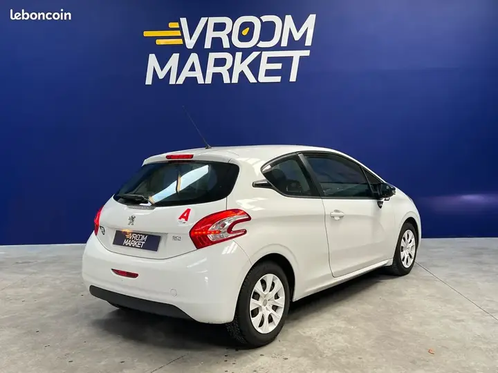Peugeot 208 2015 photo 5