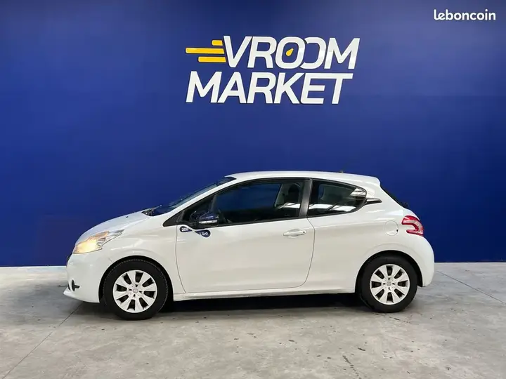 Peugeot 208 2015 photo 2