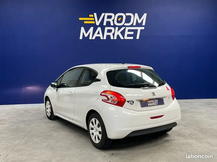 Peugeot 208 2015 photo 3