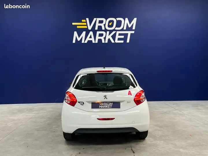 Peugeot 208 2015 photo 4