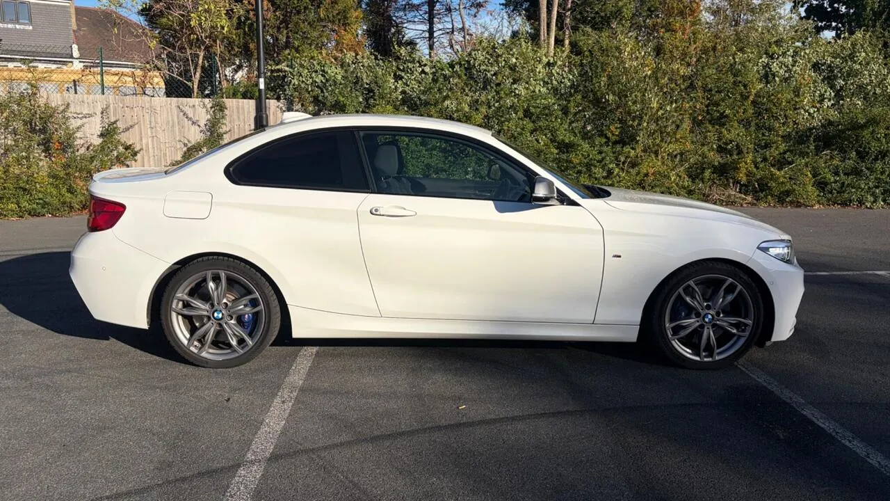 BMW 2 Series 2025 photo 3