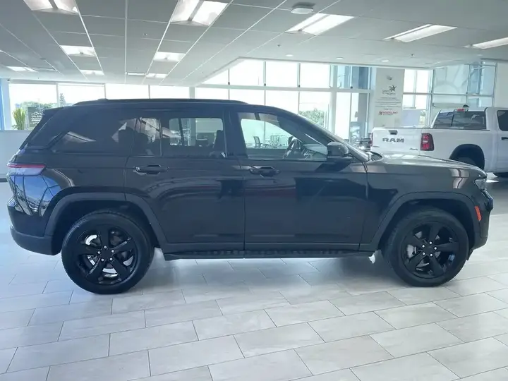 Jeep Grand Cherokee 2024 photo 5