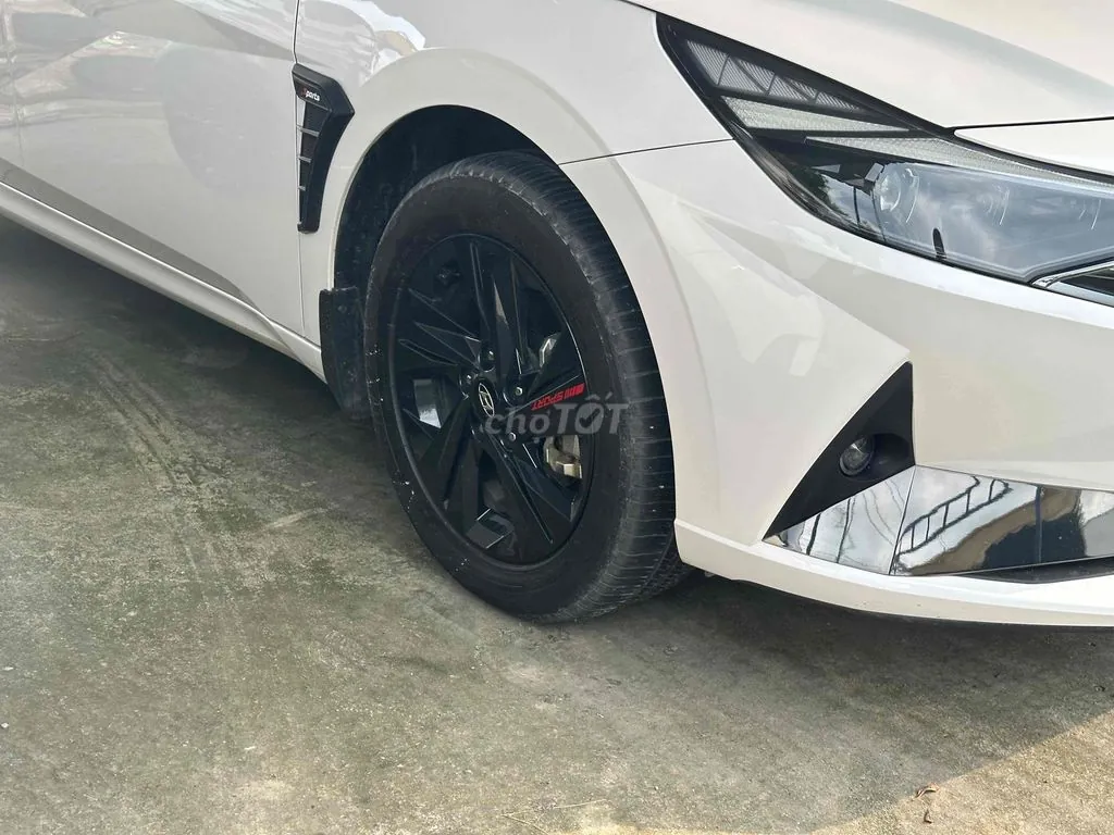 Hyundai Elantra 2025 photo 4