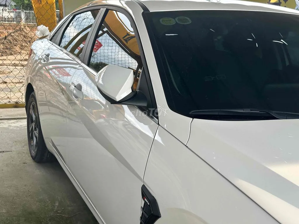 Hyundai Elantra 2025 photo 5