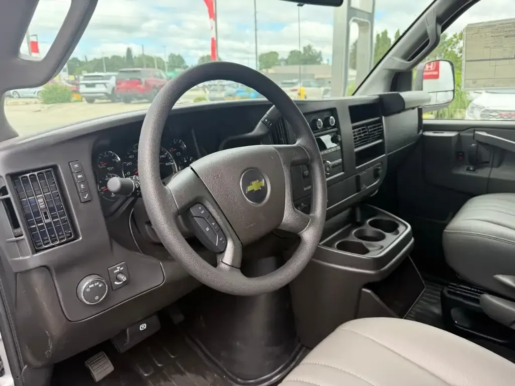 Chevrolet Express 2500 2026 photo 4