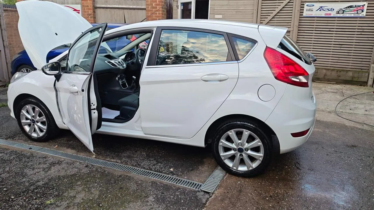 Ford Fiesta 2010 photo 3