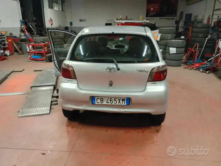 Toyota Yaris 2003 photo 4